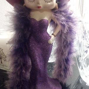 Meet your Posher, Faynetta